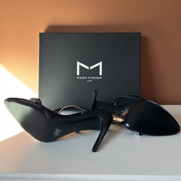 MARC FISHER LTD CAMMILE ANKLE STRAP SANDAL SIZE 7.5 BLACK SATIN/ RHINESTONES - Picture 6 of 9